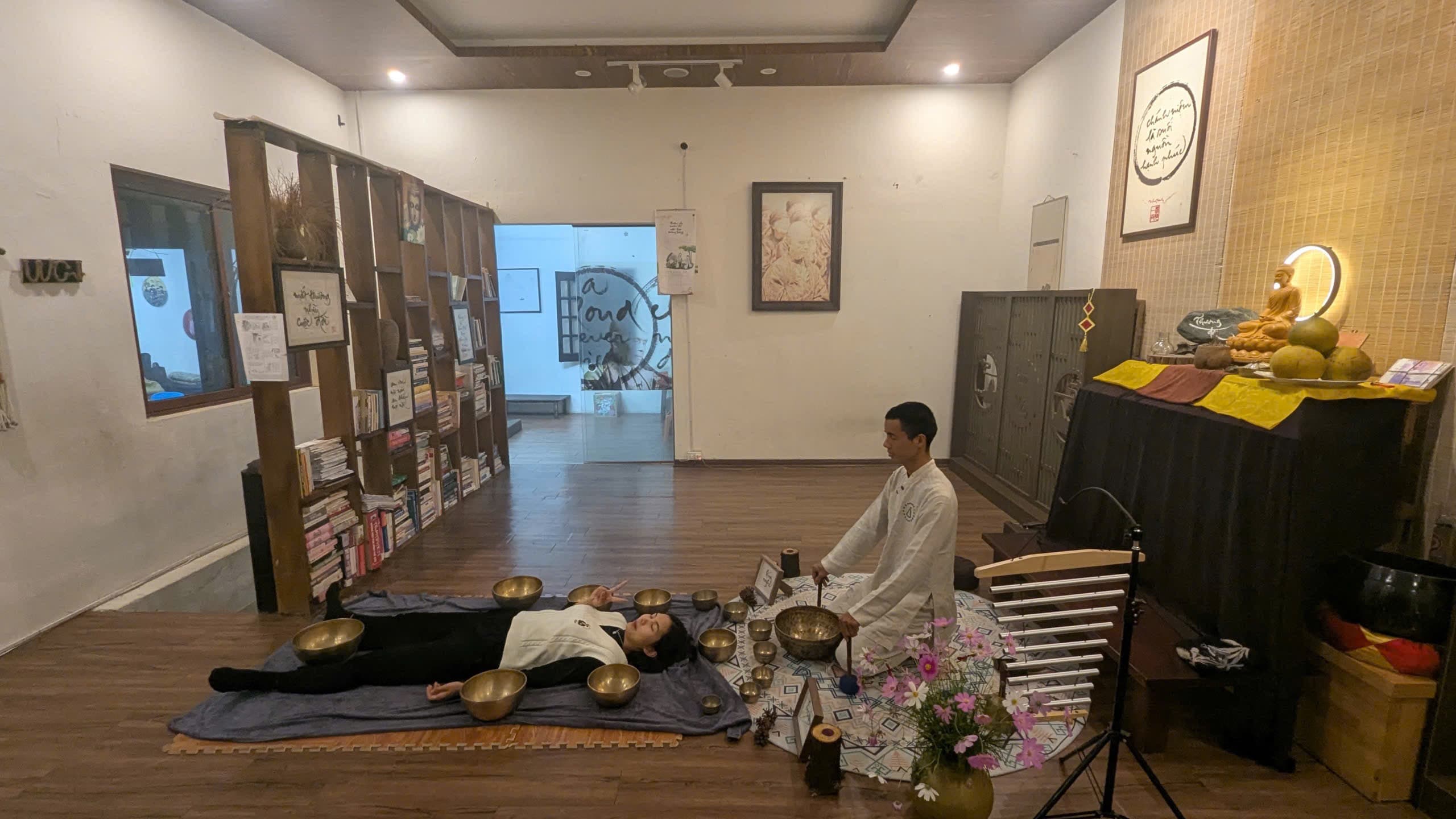 Buổi thiền chuông đang diễn ra